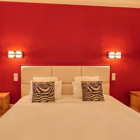 Le Hameau Fleur De Pierres , Chambre , Gite Et Table D'Hotes Murs  Екстериор снимка