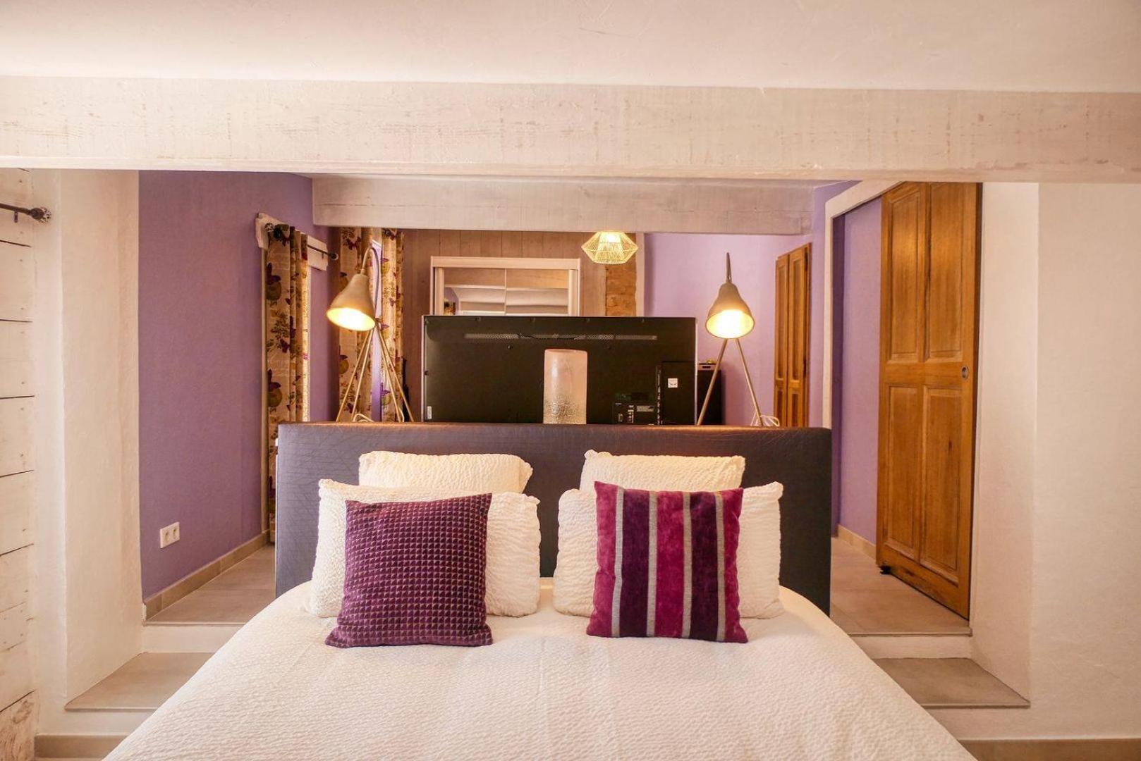 Le Hameau Fleur De Pierres , Chambre , Gite Et Table D'Hotes Murs  Екстериор снимка