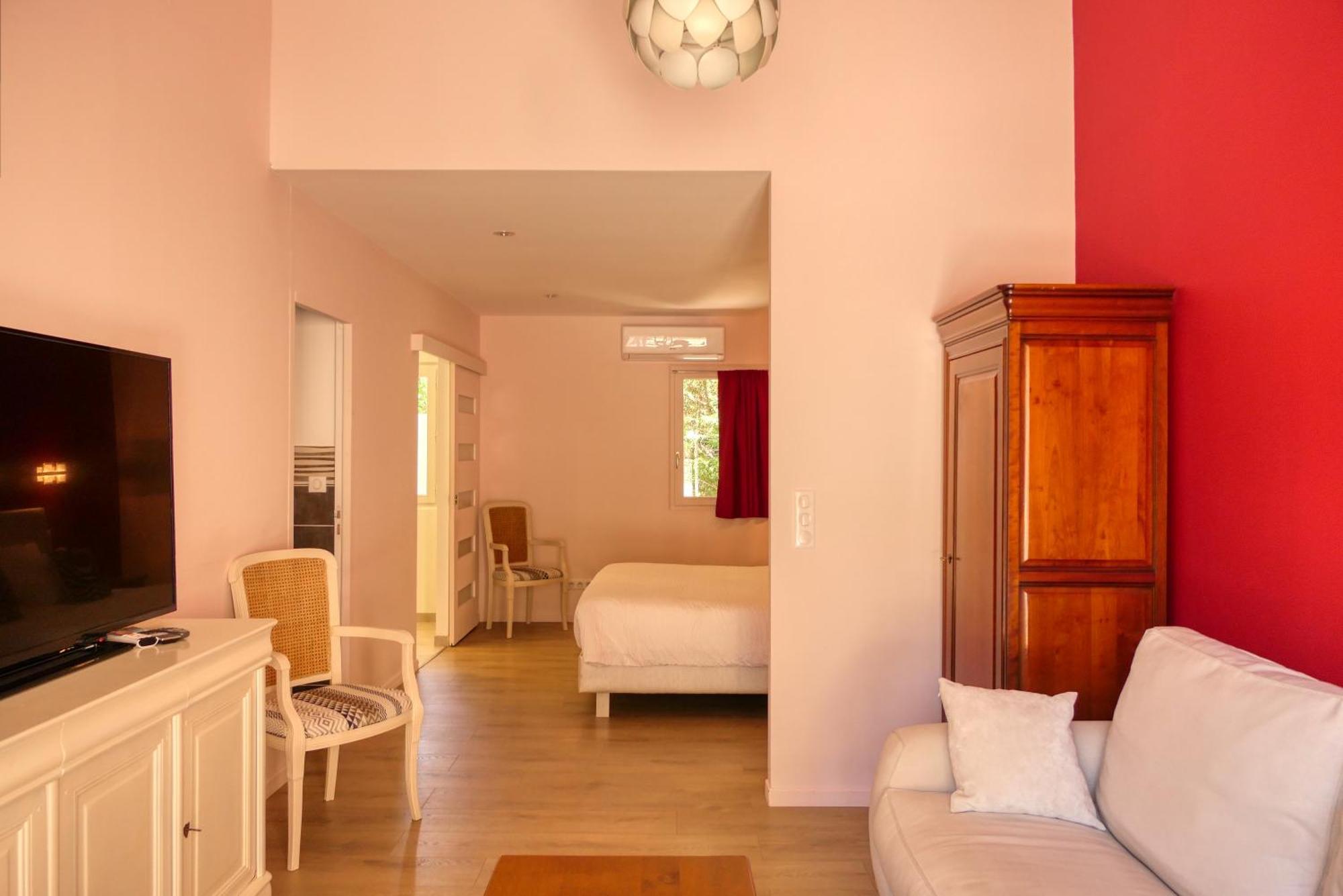 Le Hameau Fleur De Pierres , Chambre , Gite Et Table D'Hotes Murs  Екстериор снимка