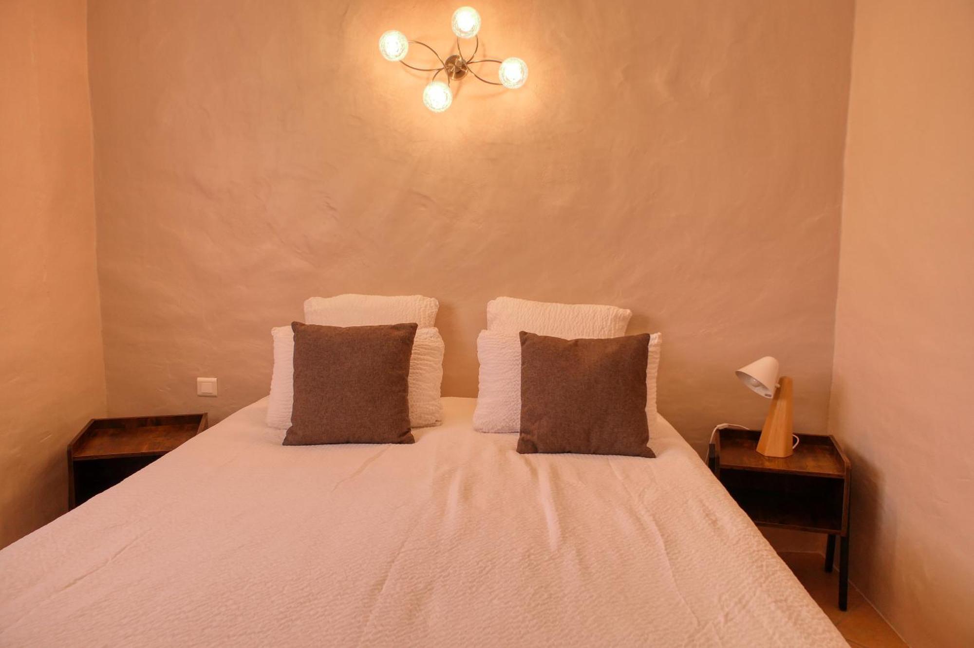 Le Hameau Fleur De Pierres , Chambre , Gite Et Table D'Hotes Murs  Екстериор снимка