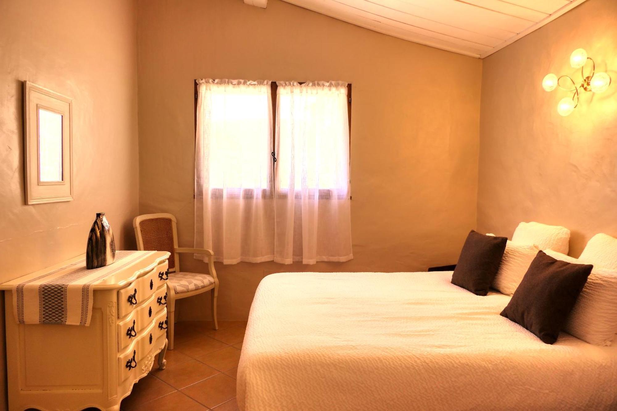 Le Hameau Fleur De Pierres , Chambre , Gite Et Table D'Hotes Murs  Екстериор снимка
