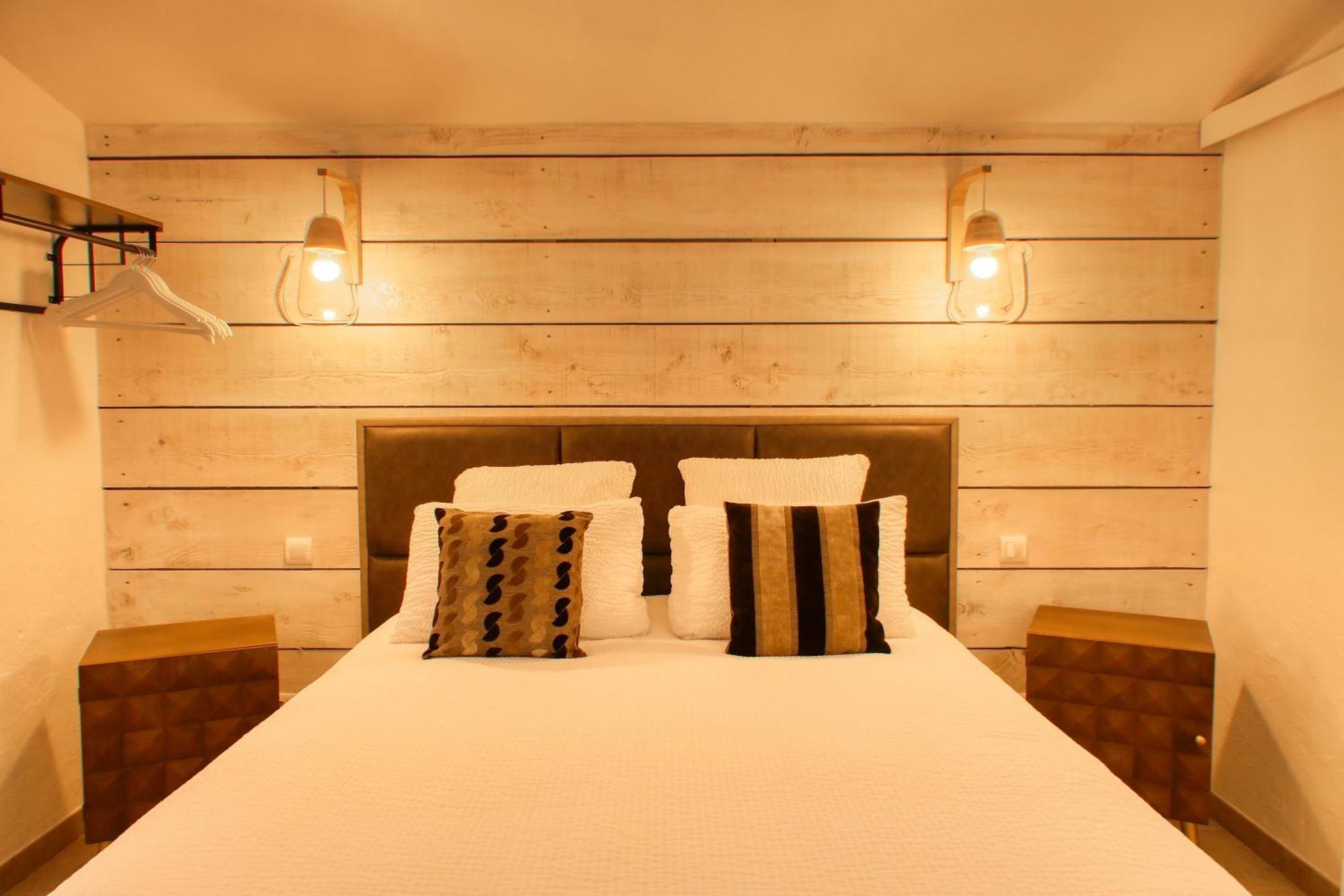 Le Hameau Fleur De Pierres , Chambre , Gite Et Table D'Hotes Murs  Екстериор снимка