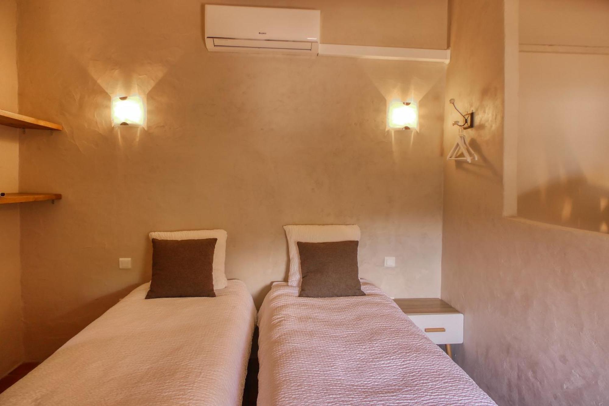 Le Hameau Fleur De Pierres , Chambre , Gite Et Table D'Hotes Murs  Екстериор снимка