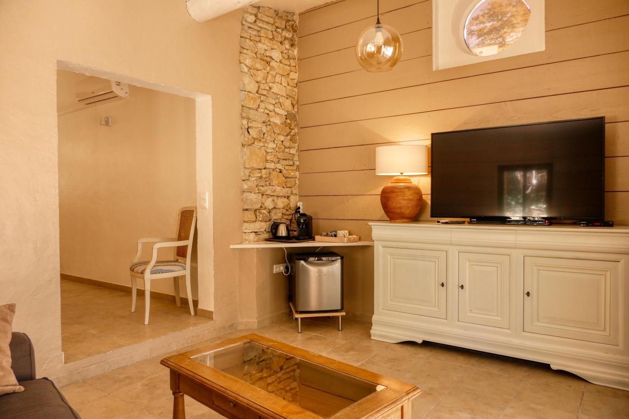 Le Hameau Fleur De Pierres , Chambre , Gite Et Table D'Hotes Murs  Екстериор снимка
