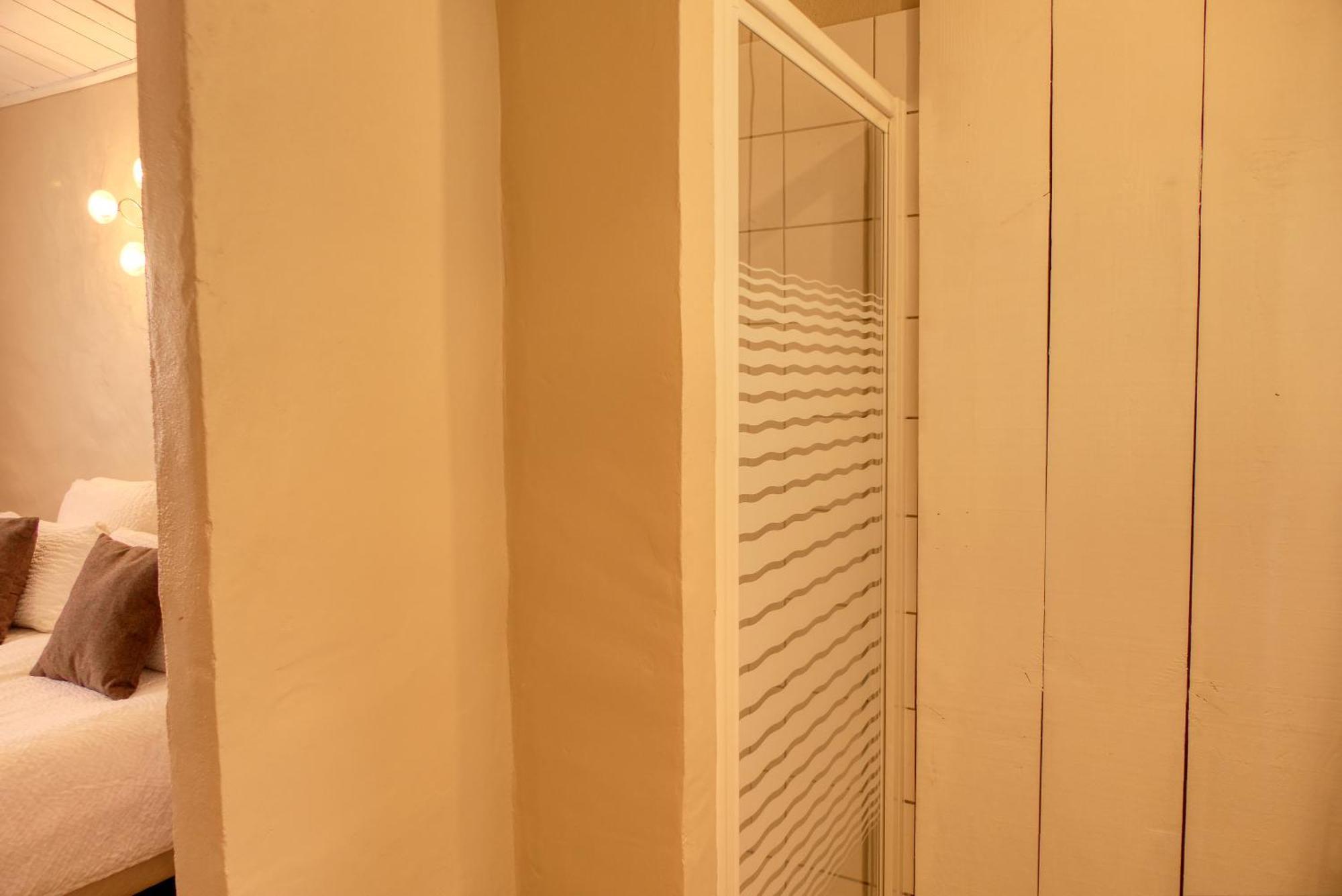 Le Hameau Fleur De Pierres , Chambre , Gite Et Table D'Hotes Murs  Екстериор снимка