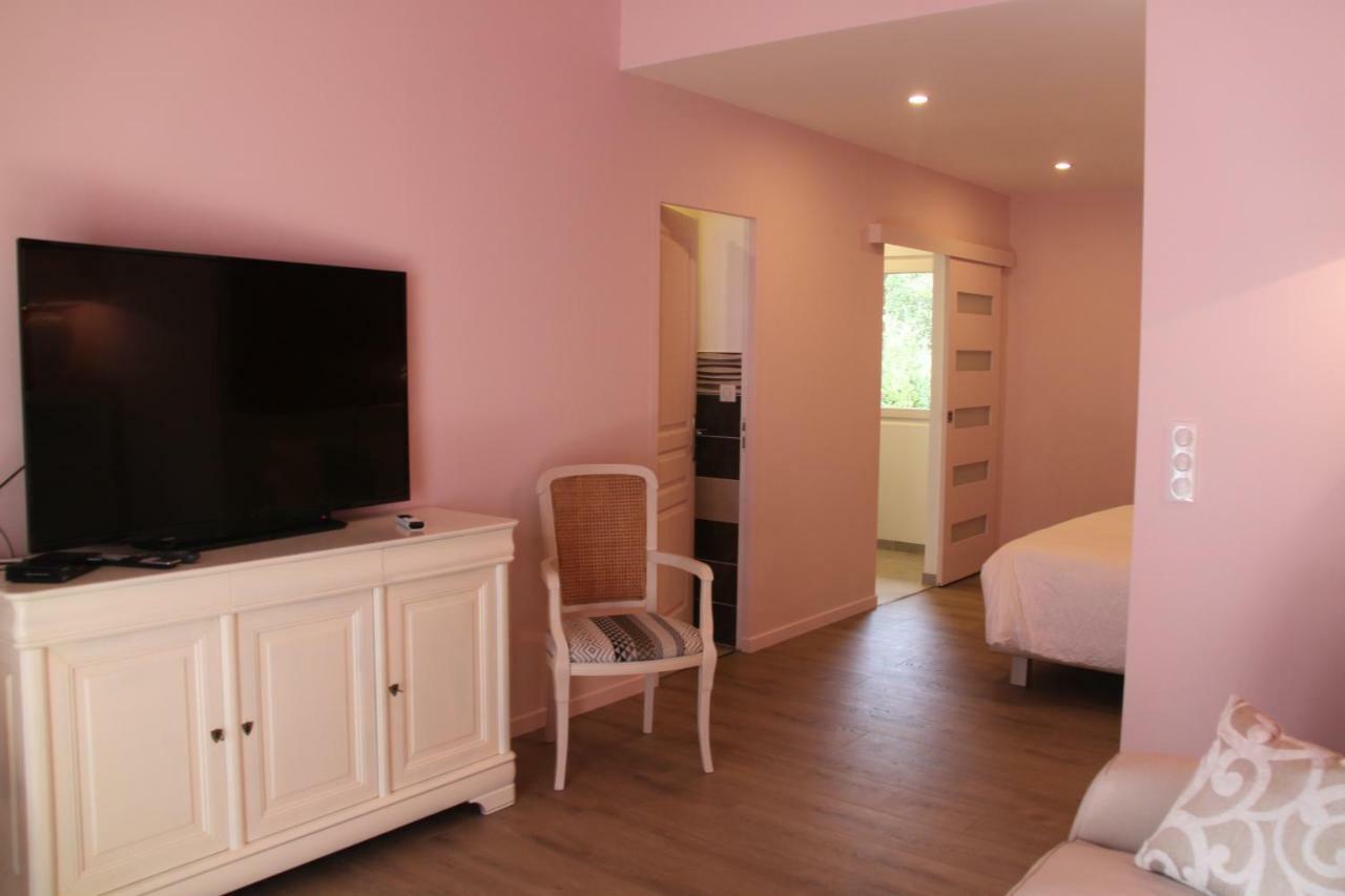 Le Hameau Fleur De Pierres , Chambre , Gite Et Table D'Hotes Murs  Екстериор снимка