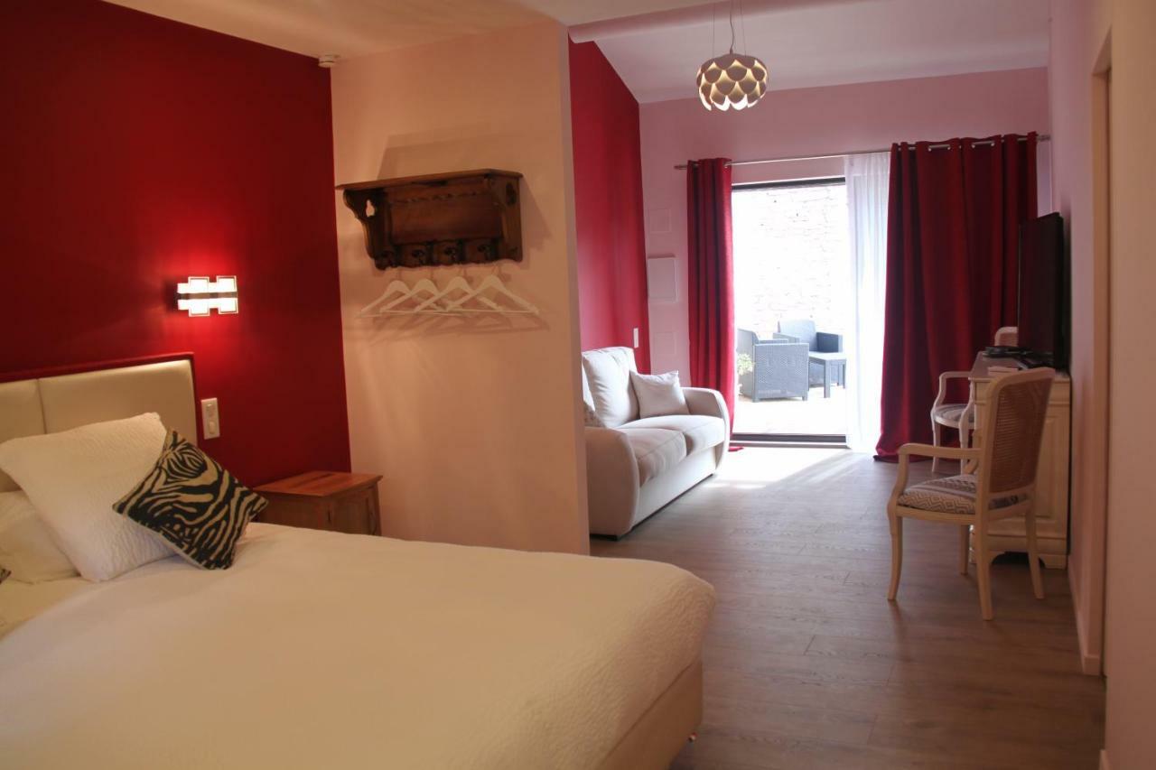 Le Hameau Fleur De Pierres , Chambre , Gite Et Table D'Hotes Murs  Екстериор снимка