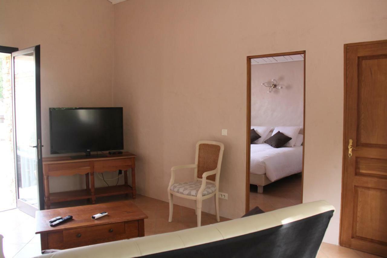 Le Hameau Fleur De Pierres , Chambre , Gite Et Table D'Hotes Murs  Екстериор снимка